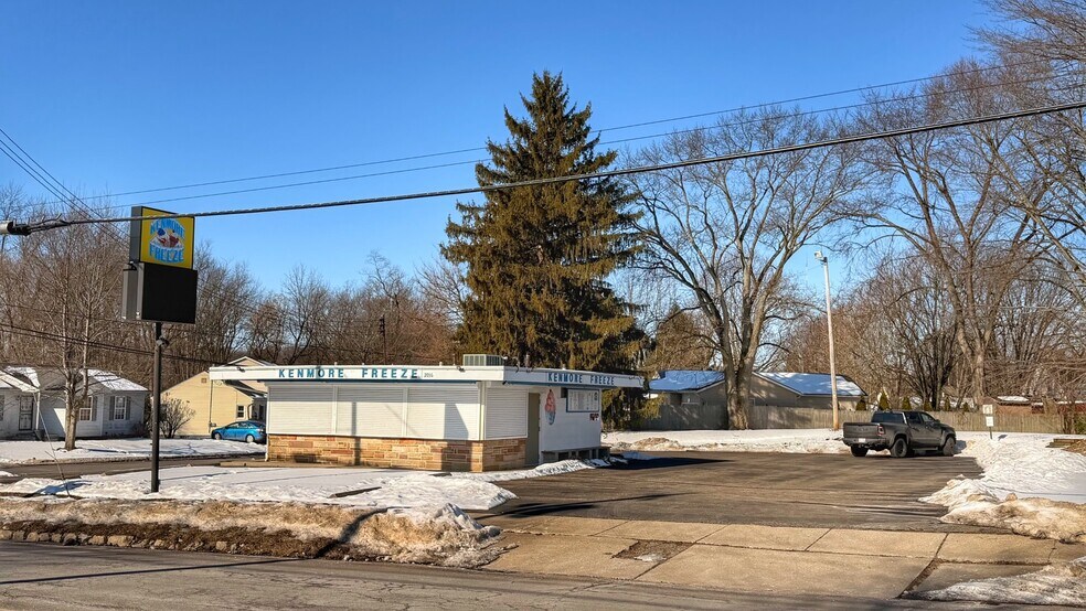 More Photos Of 2036 East Ave, Akron Fast Food For Sale