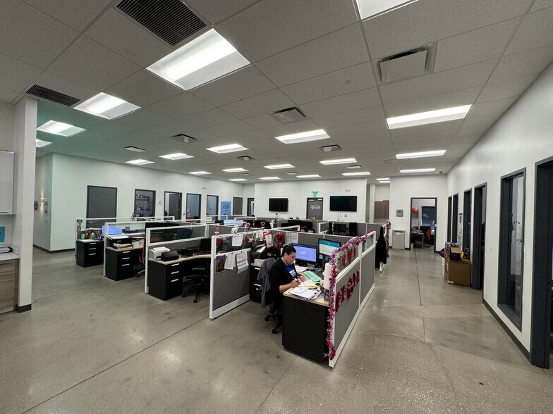 More Photos Of 1455 Rail Head Blvd, Naples Warehouse For Sale