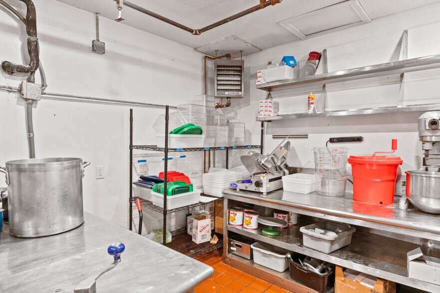 More Photos Of 60 Mile Rd, Wells Restaurant For Sale