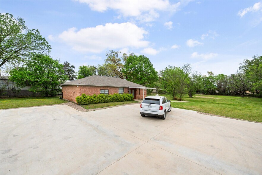 More Photos Of 8850 Davis Blvd, Southlake Land For Lease