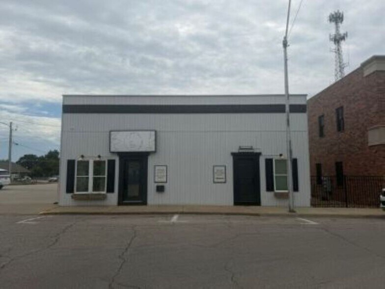 Primary Photo Of 220 Maynard St, Warrensburg General Retail For Lease