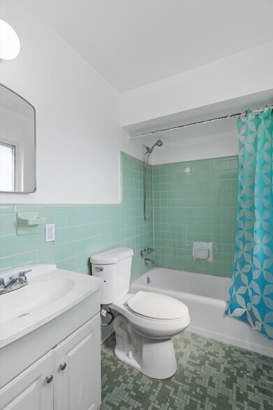 More Photos Of 4470-4480 E Outer Dr, Detroit Apartments For Sale