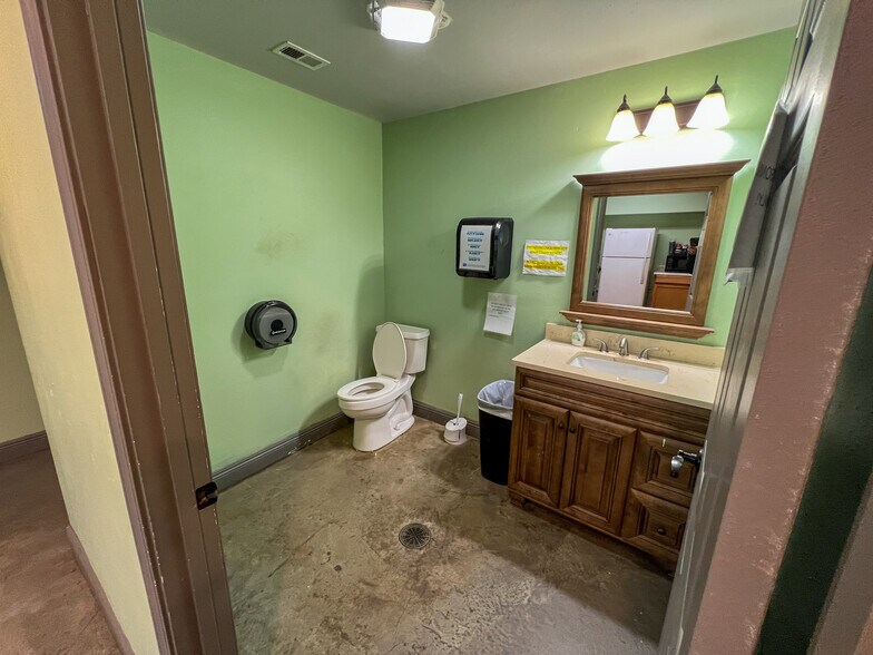 More Photos Of 39509 I-55 Service Rd, Ponchatoula Light Distribution For Sale