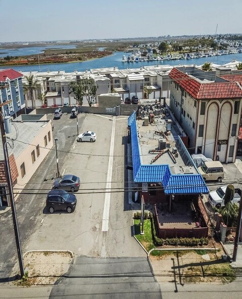 More Photos Of 16232 Pacific Coast Hwy, Huntington Beach Restaurant For Sale