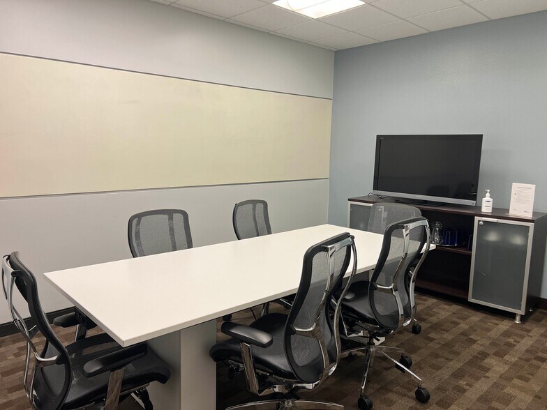 More Photos Of 101 N Tryon St, Charlotte Coworking Space