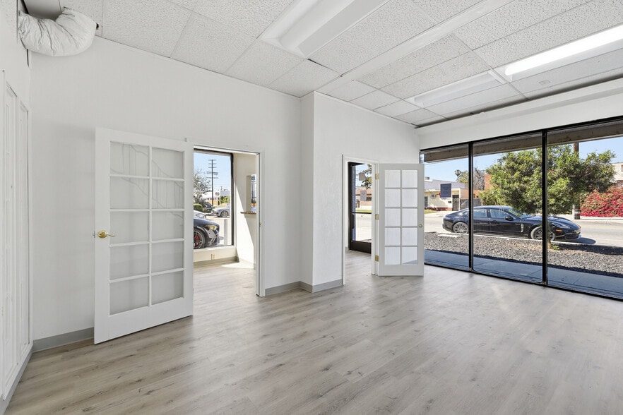 More Photos Of 10742 Burbank Blvd, North Hollywood Warehouse For Lease