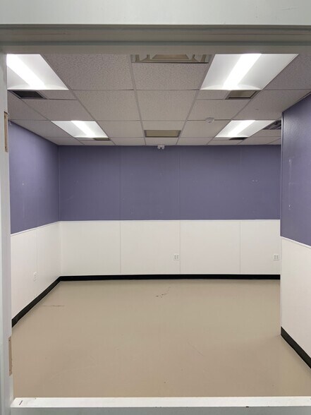 More Photos Of 9228 Highland Rd, White Lake Township Restaurant For Lease