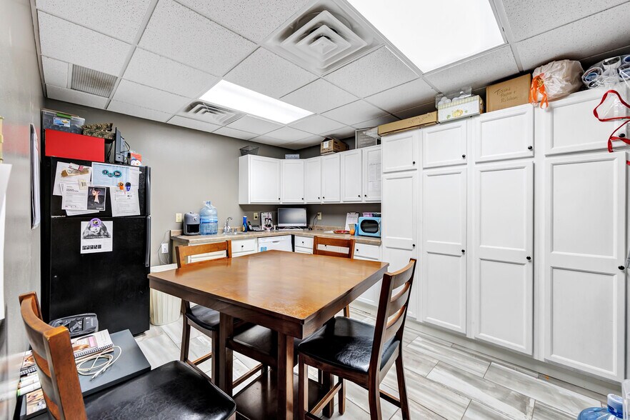 More Photos Of 1780 S Koeller St, Oshkosh Flex For Sale