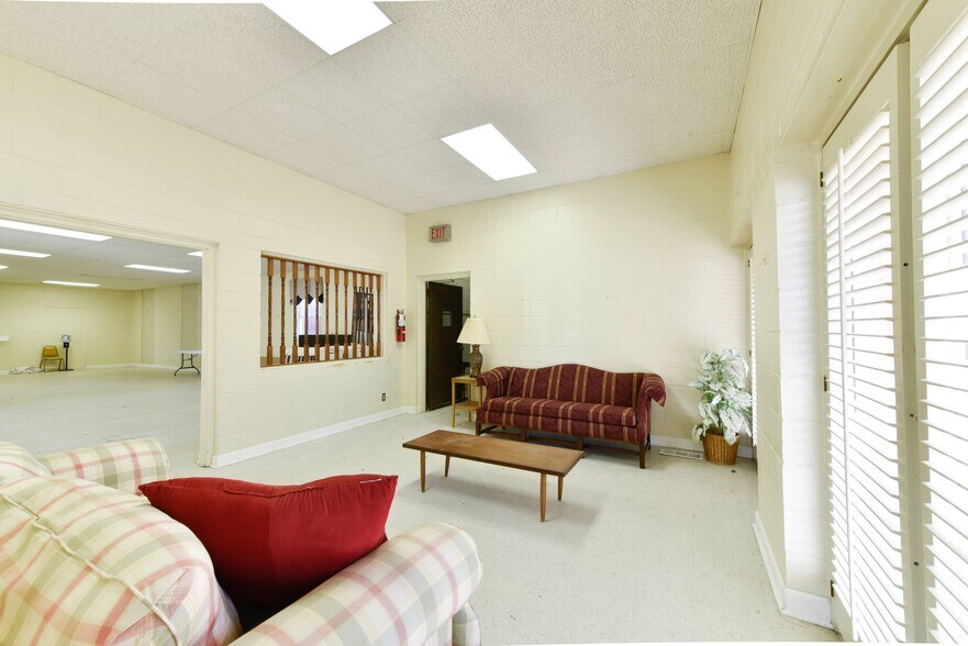 More Photos Of 3901 Raeford Rd, Fayetteville Religious Facility For Lease