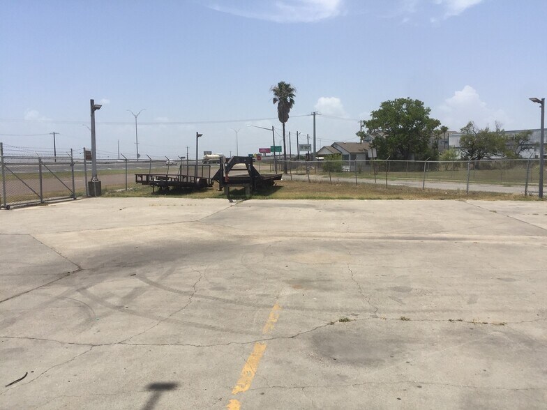 More Photos Of 1110 S Padre Island Dr, Corpus Christi Auto Dealership For Sale