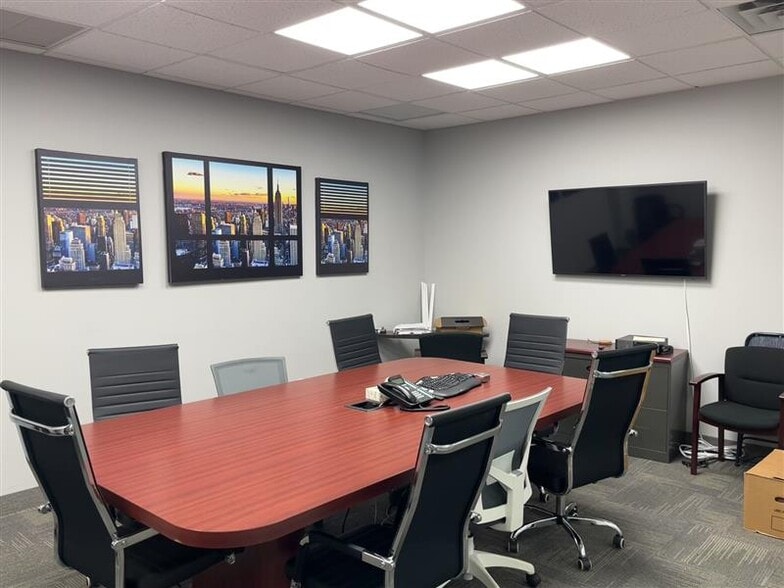 More Photos Of 300 Corporate Plz, Islandia Office For Lease