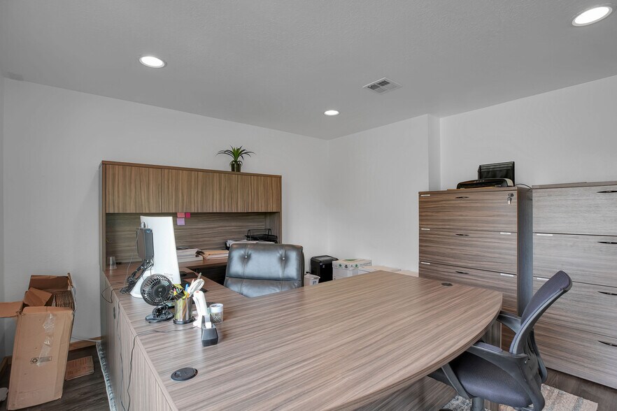 More Photos Of 406 NE 184th St, Ridgefield Office Residential For Lease