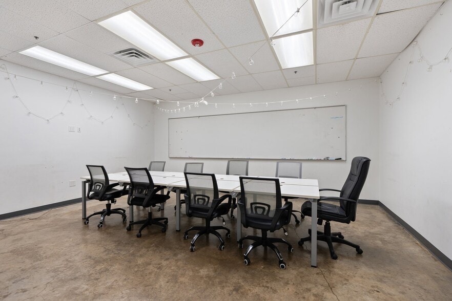 More Photos Of 13702 Gamma Rd, Dallas Light Manufacturing For Sale