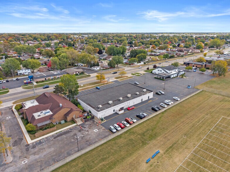 More Photos Of 28565-28585 Schoenherr Rd, Warren Medical For Lease
