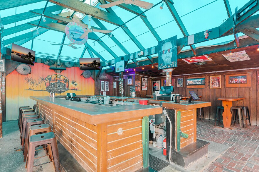 More Photos Of 4 Charles St, Key West Specialty For Lease