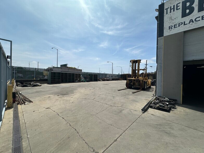 More Photos Of 1240-1250 W 17th St, Long Beach Service For Lease