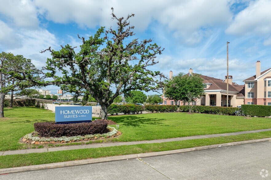 More Photos Of 401 Bay Area Blvd, Houston Hotel For Sale