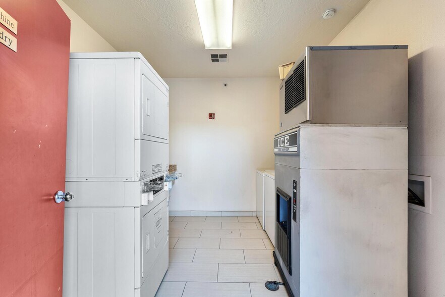 More Photos Of 260 W Main St, Vernal Hotel For Sale