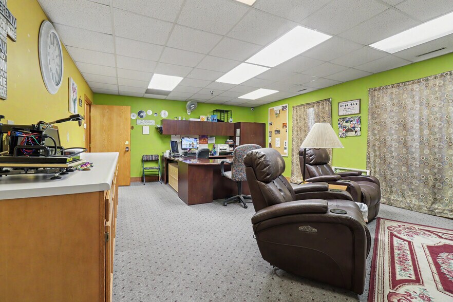 More Photos Of 545 N 1st St, Geneva Warehouse For Sale