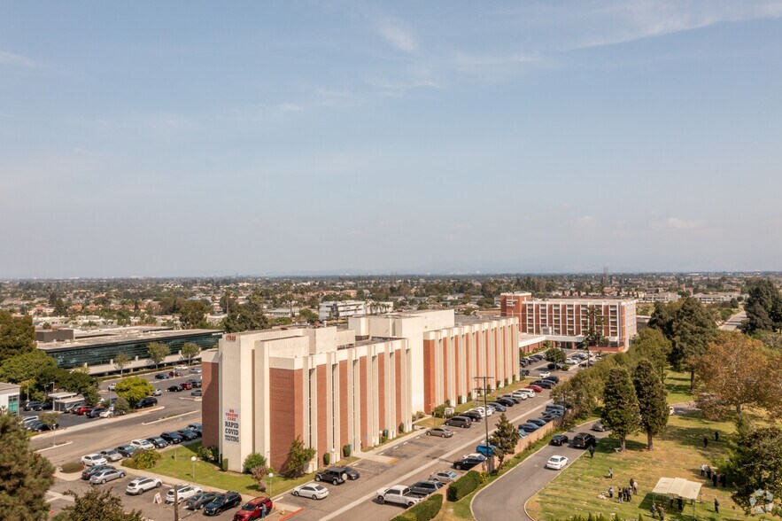 More Photos Of 17822 Beach Blvd, Huntington Beach Medical For Lease