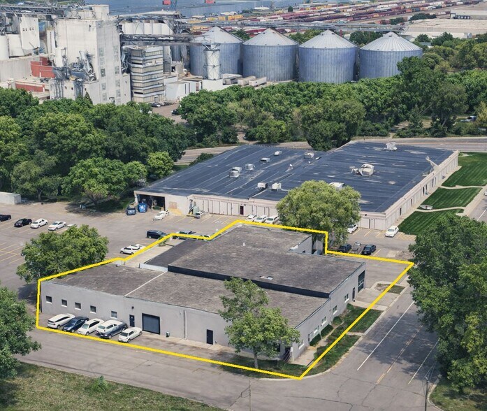 More Photos Of 4300 Main St NE, Fridley Manufacturing For Lease