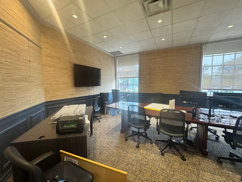 More Photos Of 360 Grove St, Bridgewater Medical For Lease