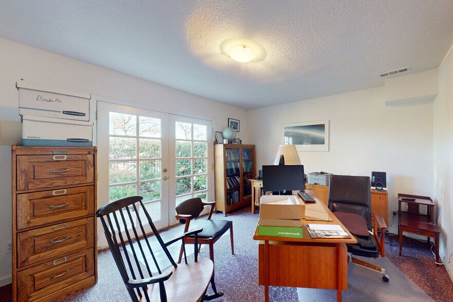 More Photos Of 54 Railroad Ave, Richmond Office Residential For Sale