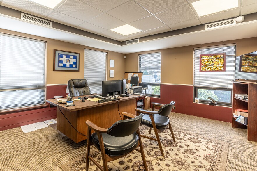 More Photos Of 55 Jefferson Blvd, Warwick Office For Sale