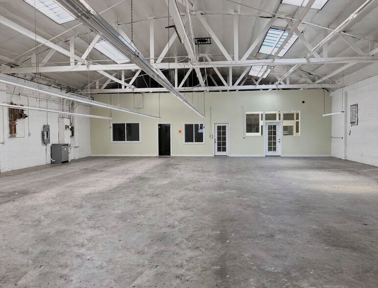 More Photos Of 790 E Washington Blvd, Los Angeles Warehouse For Sale
