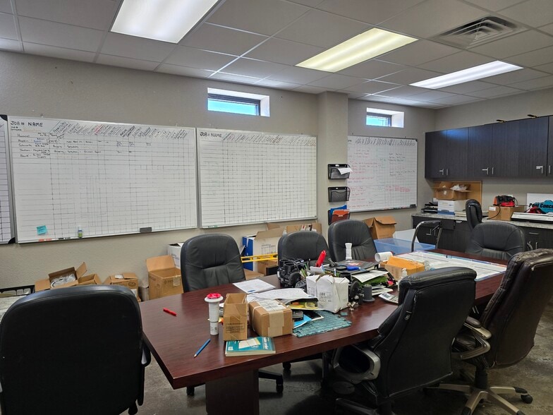 More Photos Of 13318 Western Oak Dr, Helotes Storefront Retail Office For Sale