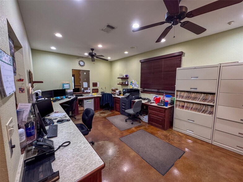 More Photos Of 1700 Gallagher Dr, Sherman Medical For Sale