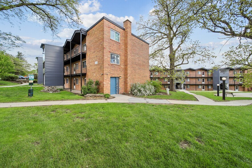 More Photos Of 211 N Lincolnway, North Aurora Apartments For Sale