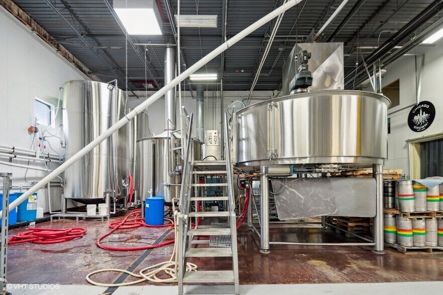 More Photos Of 22221 N Pepper Rd, Lake Barrington General Retail For Sale