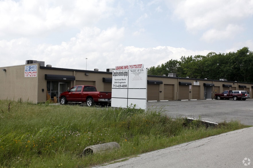 More Photos Of 2004-2018 Engelmohr St, Houston Flex For Lease