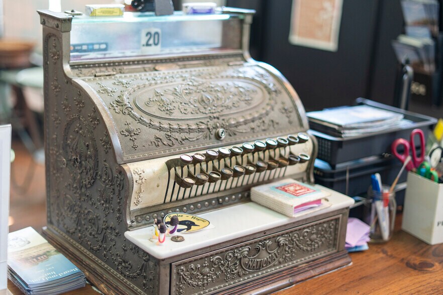 More Photos Of 411 E Front Ave, Chester Hotel For Sale