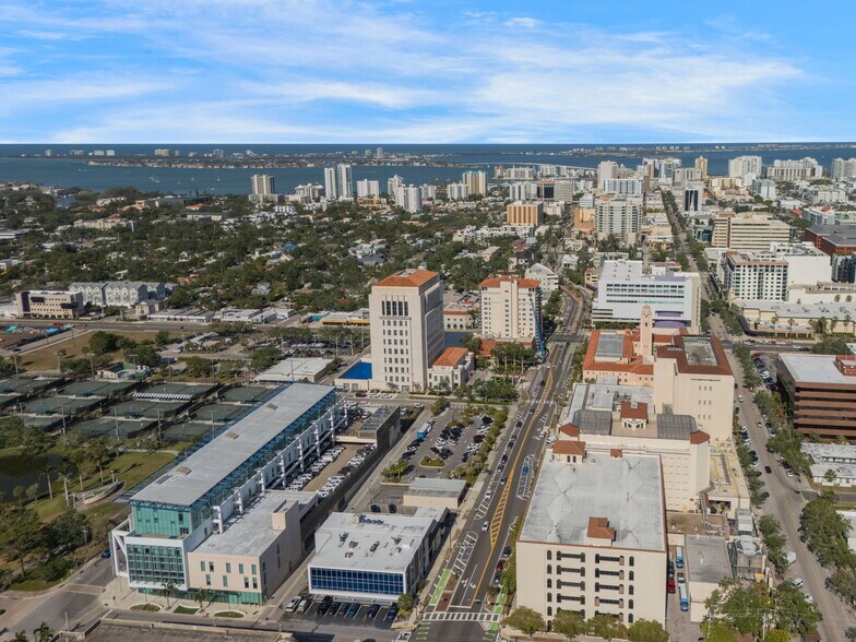 More Photos Of 2070-2074 Ringling Blvd, Sarasota Storefront Retail Office For Lease