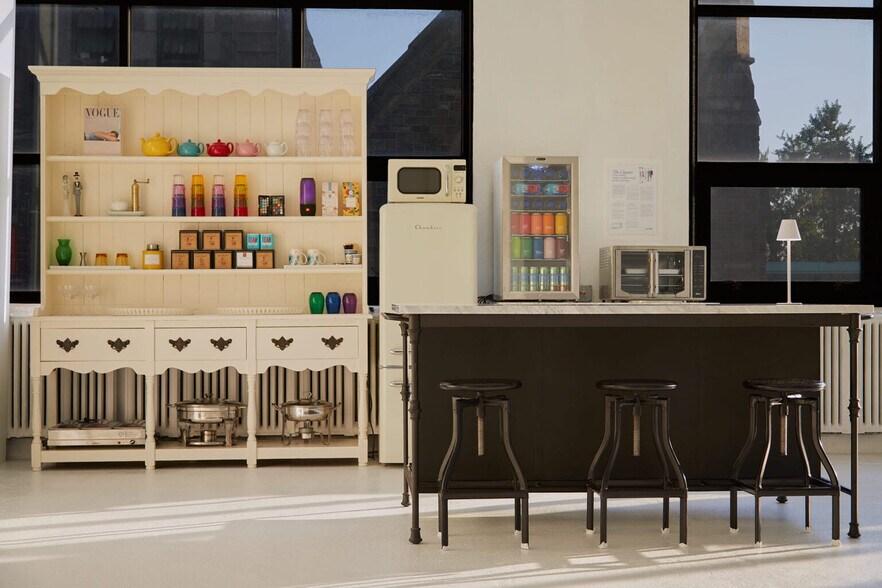 More Photos Of 80 Richards St, Brooklyn Light Manufacturing For Lease