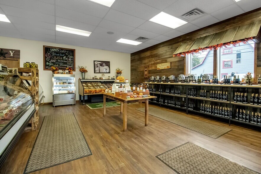 More Photos Of 38 Washington St, Ellicottville Storefront For Sale