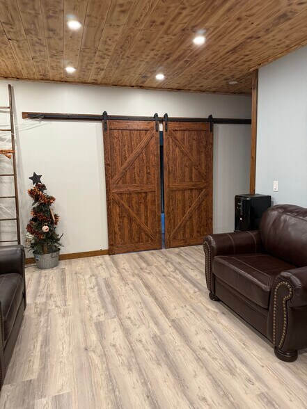 More Photos Of 22 Interstate Dr, Somersworth Office For Lease