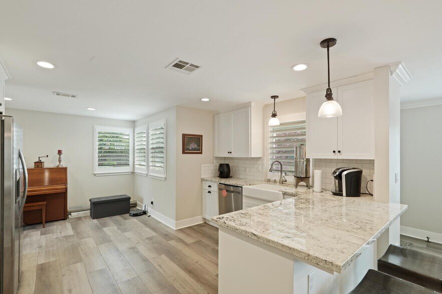 More Photos Of 595 E Augusta St, Woodbridge Apartments For Sale
