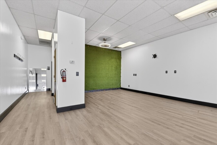 More Photos Of 1100 Croy Dr, Findlay Storefront Retail Office For Lease