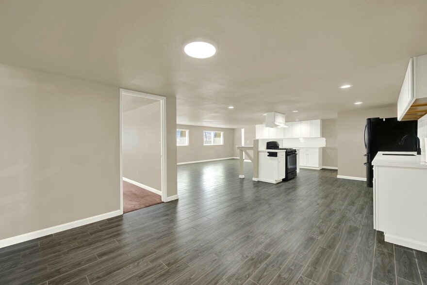 More Photos Of 124 S Porter Rd, Dixon Service For Sale