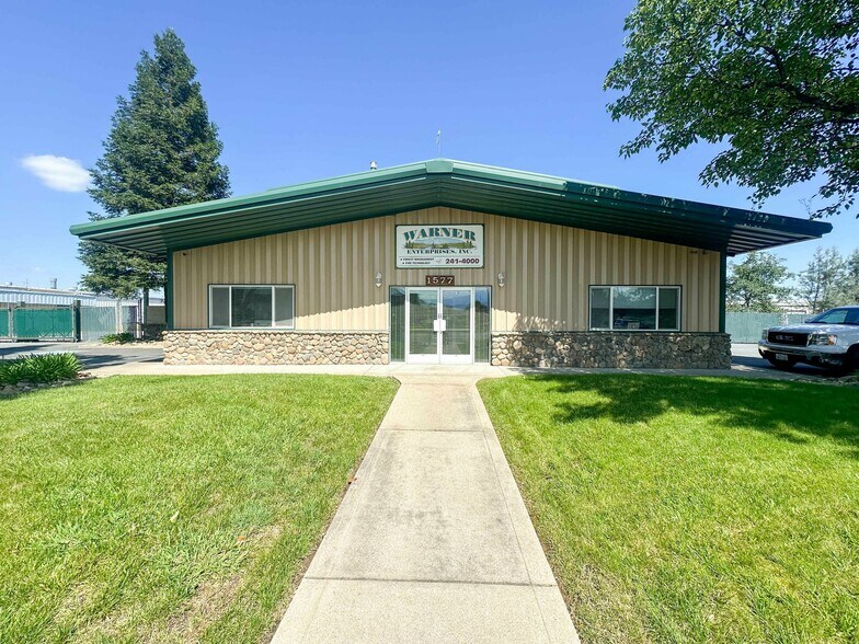Primary Photo Of 1577 Beltline Rd, Redding Warehouse For Lease