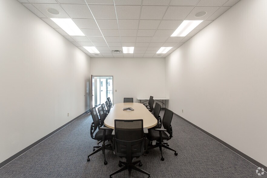 More Photos Of 9150 Harrison Park Ct, Indianapolis Light Distribution For Lease