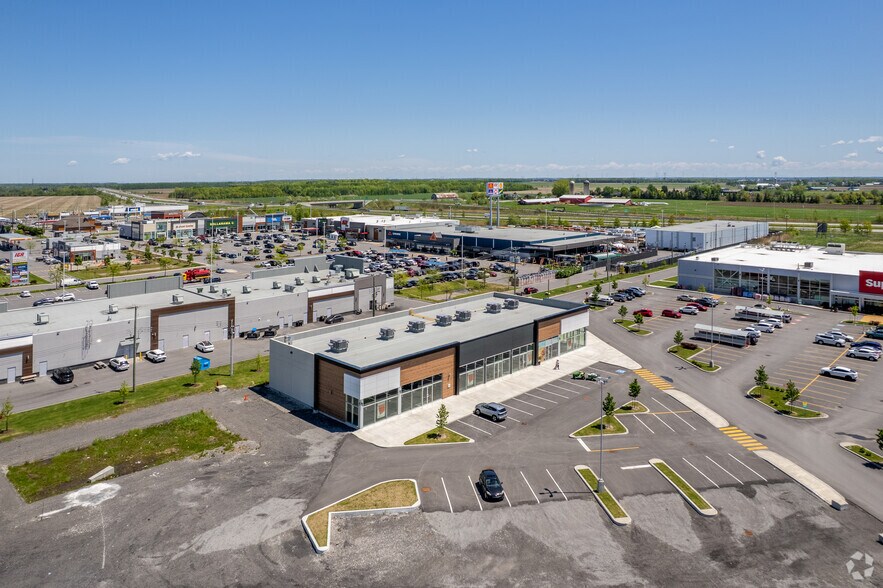 More Photos Of 400 rue Edmour-Daoust, Beauharnois Unknown For Lease