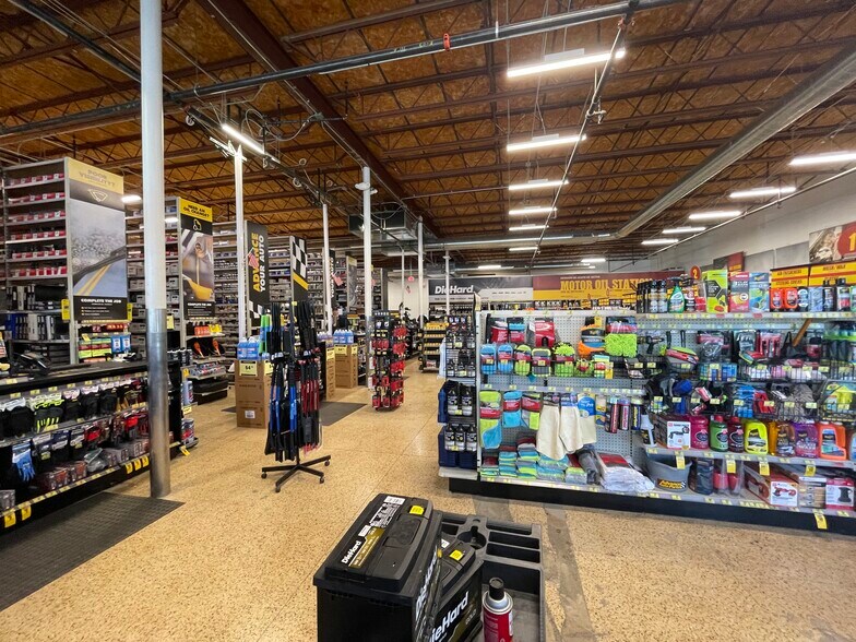 More Photos Of 1901-1975 Cherry Ln, Northbrook Unknown For Lease