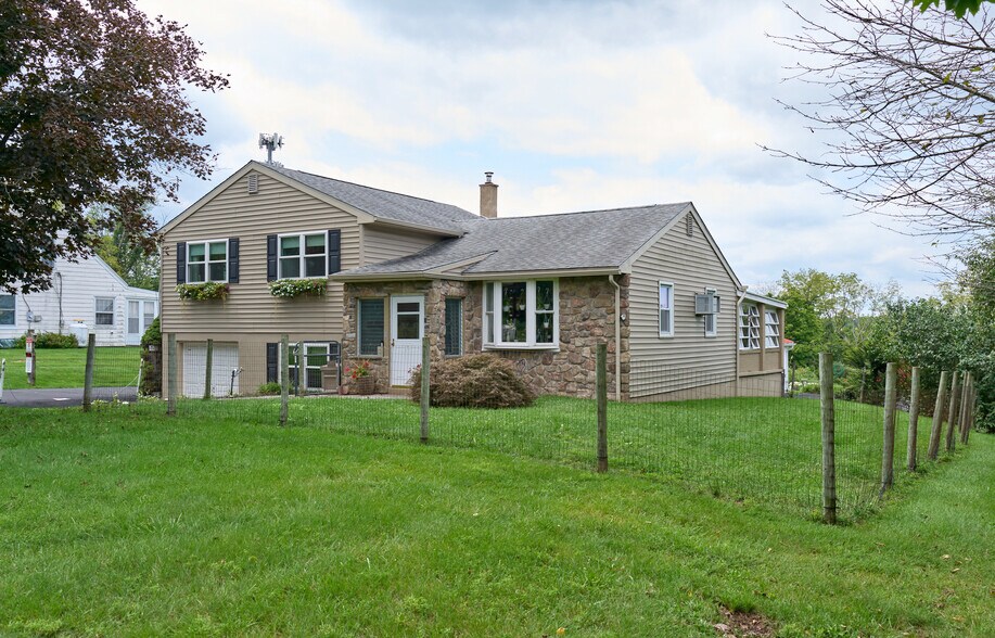 More Photos Of 7078 Easton Rd, Pipersville Auto Repair For Sale