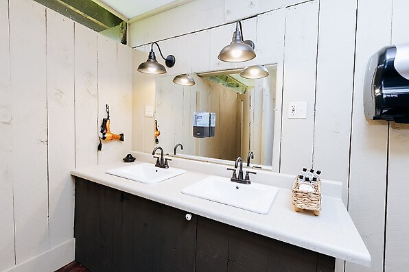 More Photos Of 935 State Route 313, Cambridge Hotel For Sale