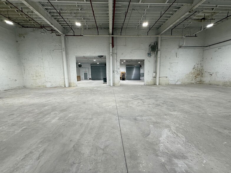 More Photos Of 81 Dale Ave, Paterson Manufacturing For Lease