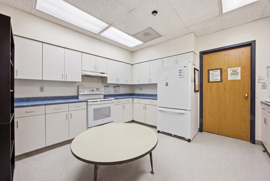 More Photos Of 502 7th St N, Fargo Daycare Center For Lease